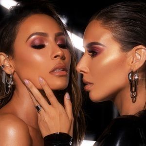 BNBI Dose of Colors x Desi & Katy Highlighter